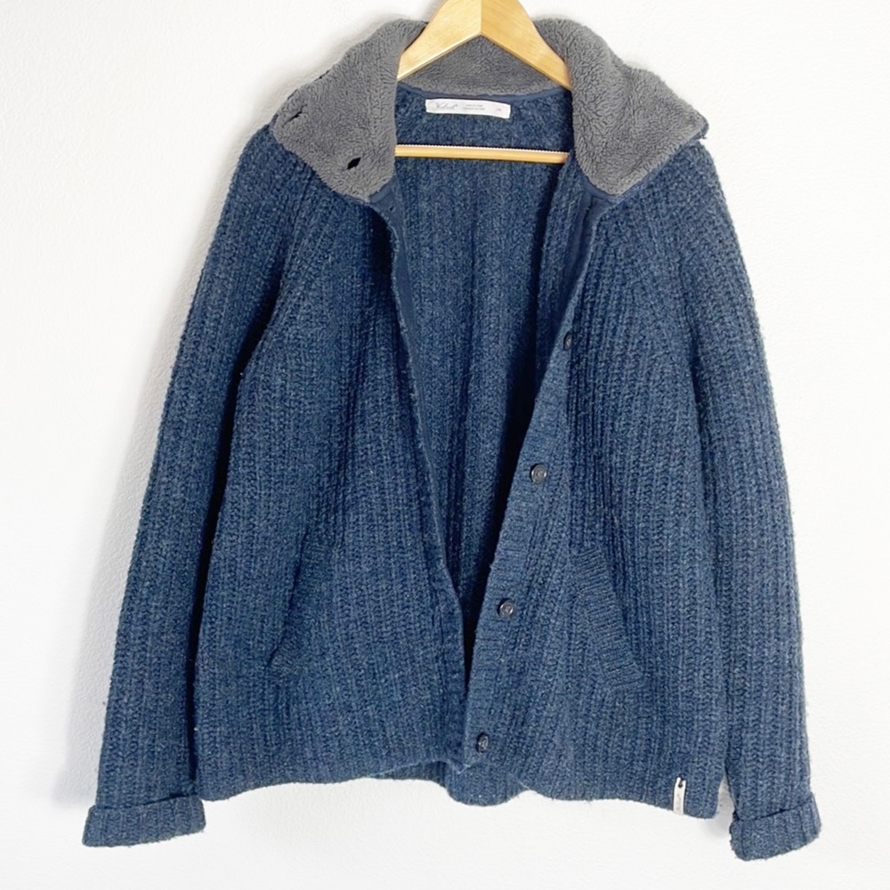 100% Wool Woolrich Cardigan Sweater Size Large